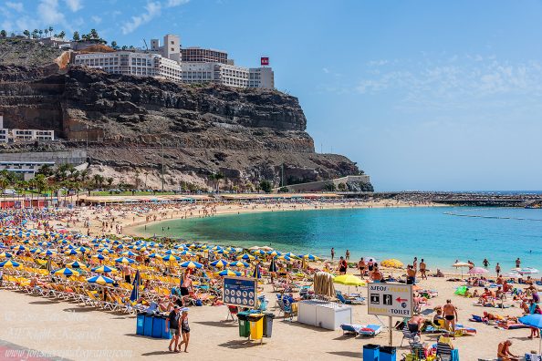 Playa de Amadores, Gran Canaria. Nikkor 28mm